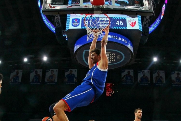 Anadolu Efes, UNICS Kazan deplasmanında