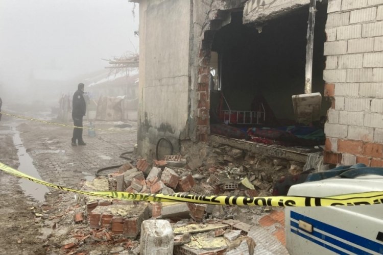 Konya'da 9 kişinin bulunduğu evde patlama