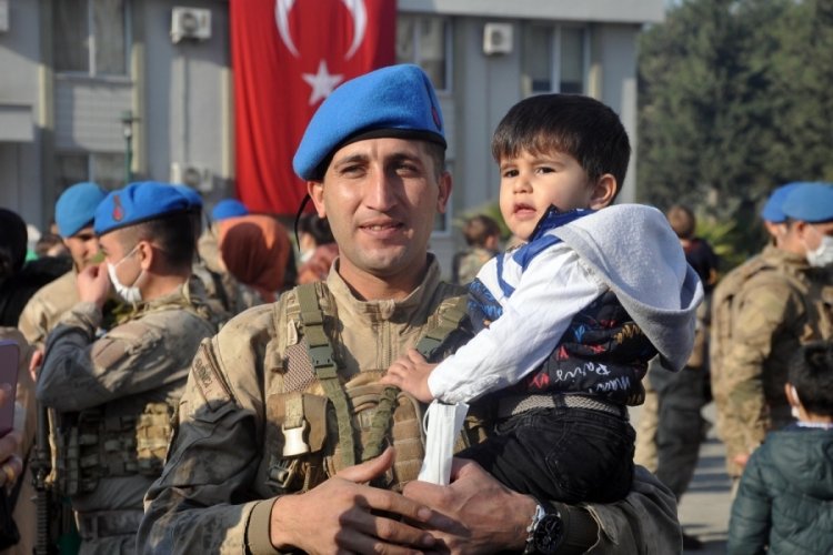 Suriye El Bab'da g&ouml;revini tamamlayan komandolar, 6 ay sonra aileleriyle