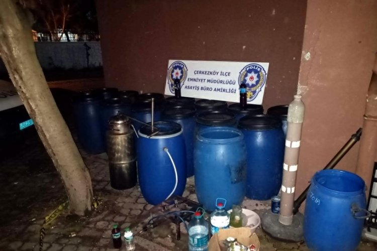 Tekirdağ &Ccedil;erkezk&ouml;y'de 960 litre sahte i&ccedil;ki ele ge&ccedil;irildi