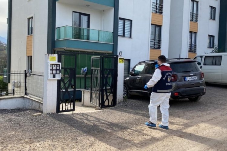 Kocaeli'de eşyalarını almak i&ccedil;in eve gelen eşini &ouml;ld&uuml;r&uuml;p intihar etti