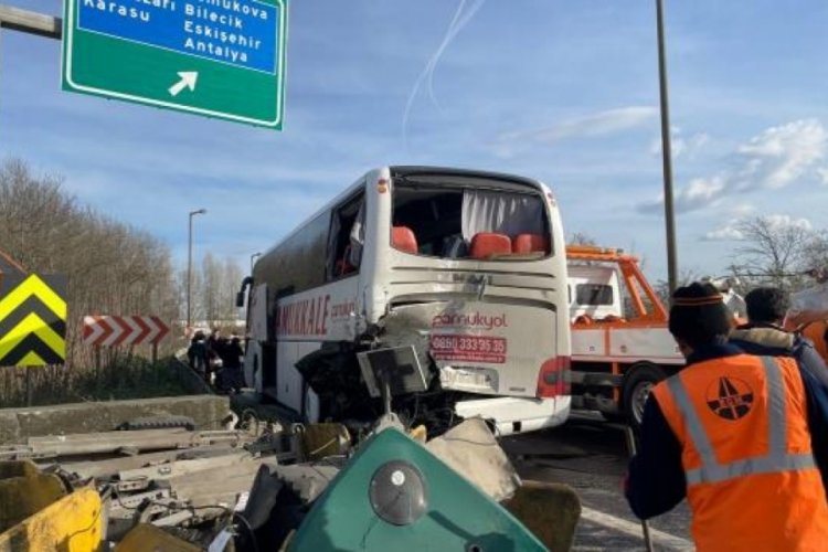 Kamyon yolcu otob&uuml;s&uuml;ne &ccedil;arptı! Yaralılar var