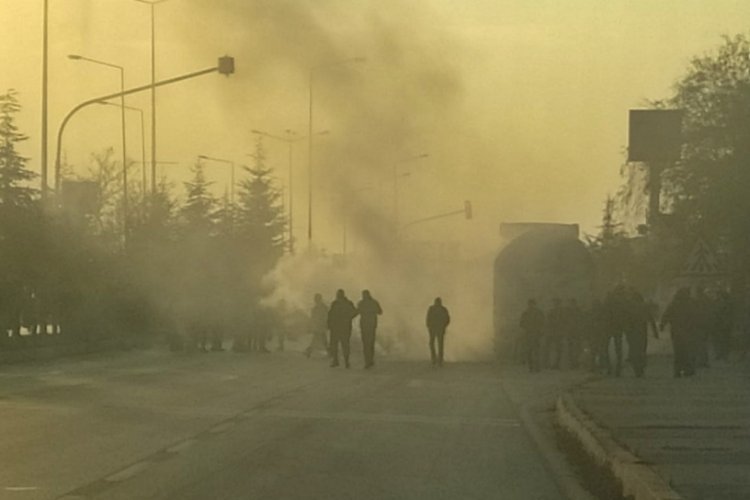 Seyir halinde lastiği patlayan tır alev alev yandı
