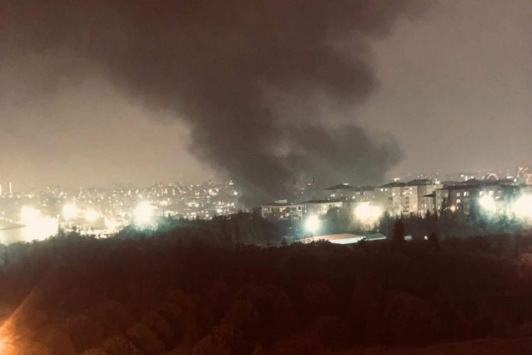 Lastik&ccedil;i d&uuml;kkanında yangın, lastikler alev alev yandı