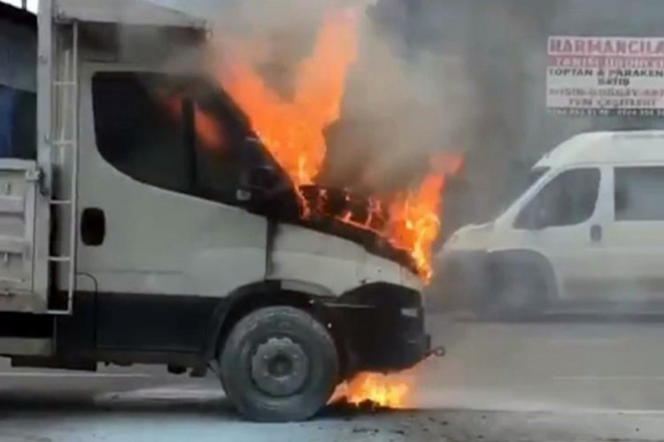 Kamyonette &ccedil;ıkan yangını beton mikseri s&ouml;nd&uuml;rd&uuml;