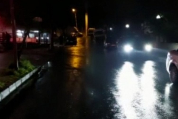 İstanbul'da sokak ortasında bı&ccedil;aklı kavga: 1 &ouml;l&uuml;, 1 yaralı