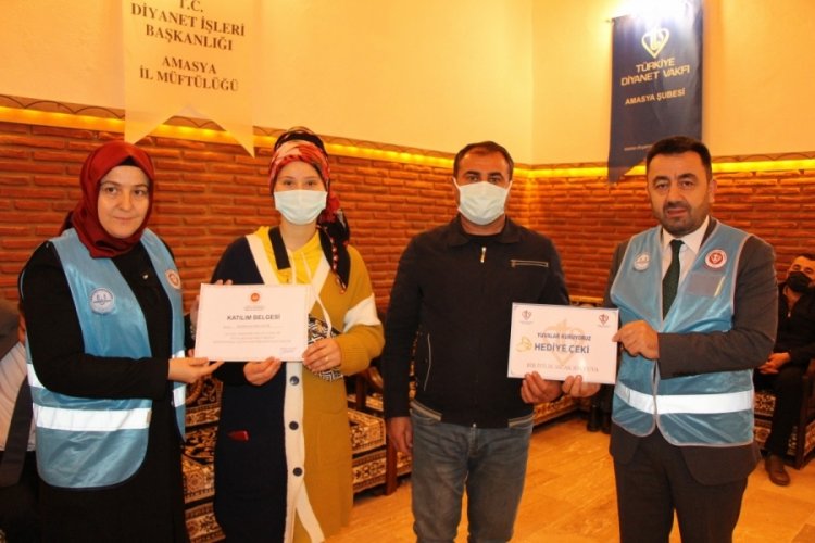 Amasya'da yeni evlenen 17 &ccedil;ifte 10'ar bin lira hediye