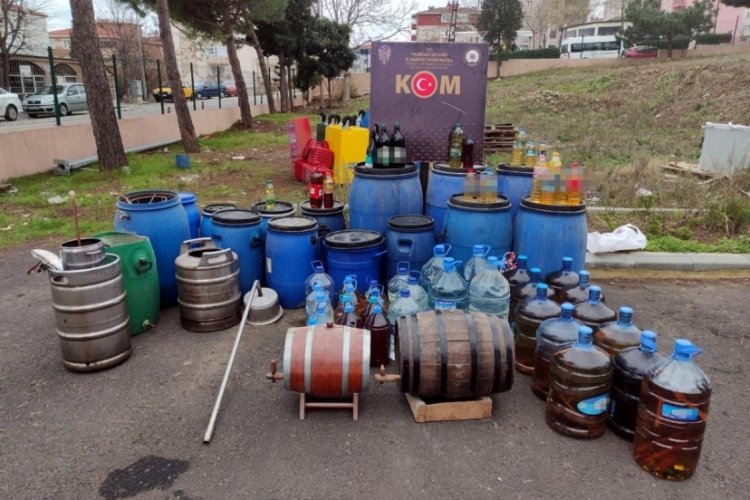 Tekirdağ'da 7 ton sahte i&ccedil;ki ele ge&ccedil;irildi: 52 kişiye g&ouml;zaltı