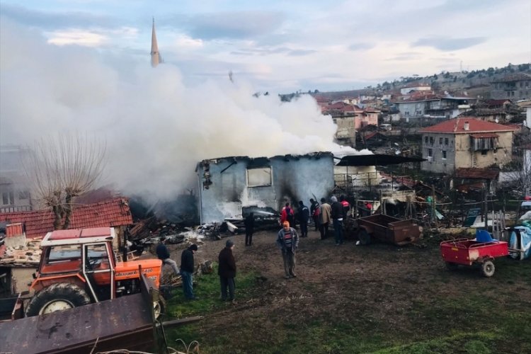 Yangından karısını kurtardı kendisi &ouml;ld&uuml;