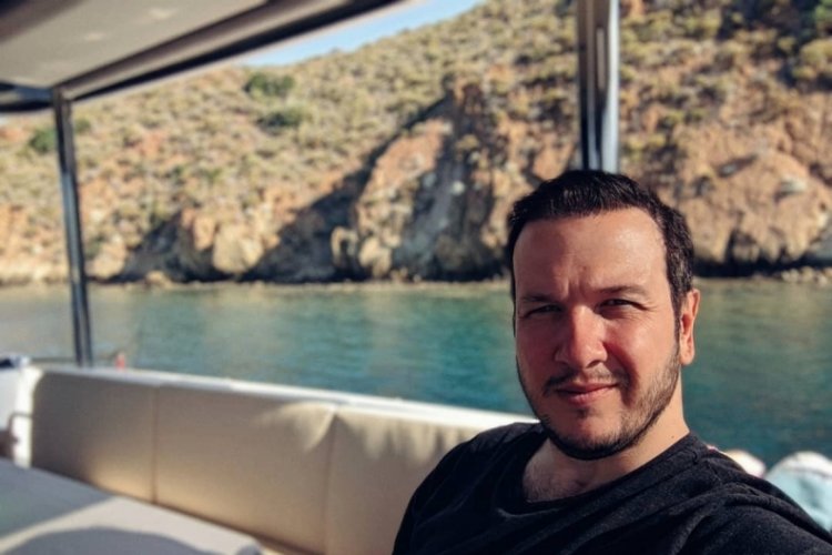 Şahan G&ouml;kbakar'dan &ouml;ğretmeni tarafından şiddete uğrayan &ouml;ğrenciye burs