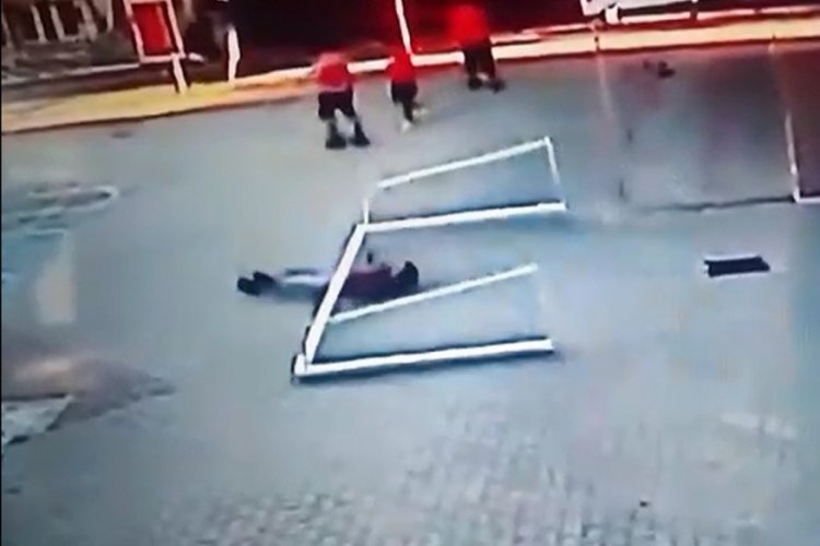 Murat'ın direğin altında kalmasında okul m&uuml;d&uuml;r&uuml; i&ccedil;in soruşturma izni