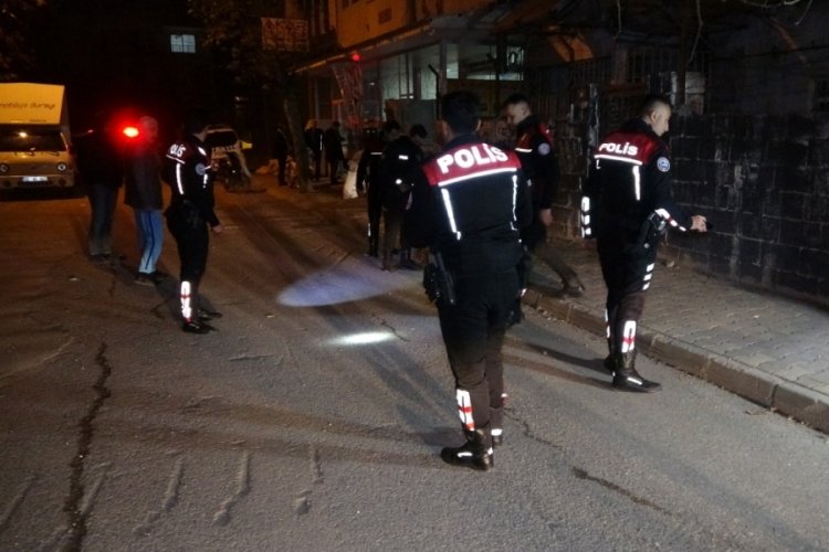 Alacak verecek kavgasında silahlar konuştu: 2 yaralı, 2 g&ouml;zaltı