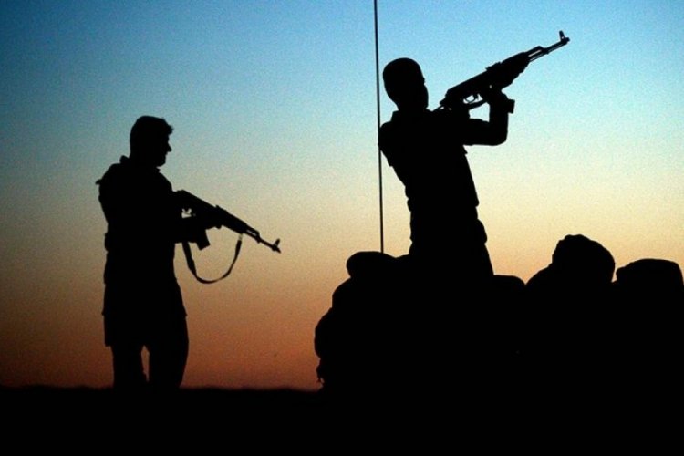 Irak'ta aranan kişilerle g&uuml;venlik g&uuml;&ccedil;leri arasındaki &ccedil;atışma: 20 kişi &ouml;&uuml;
