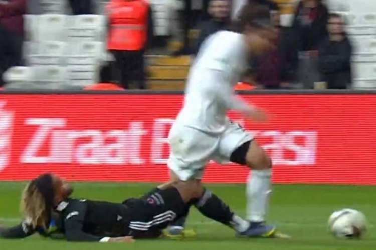 Altay'da Başkan &Ouml;zg&uuml;r Ekmek&ccedil;ioğlu'nun hakem isyanı