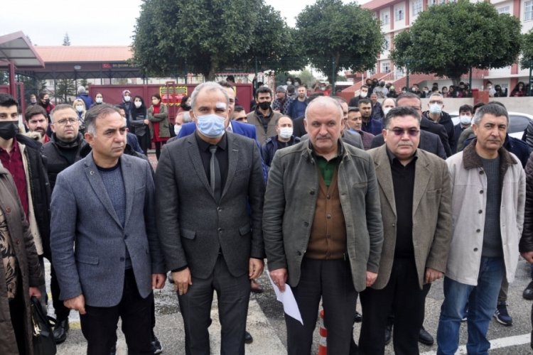Antalya'da okul m&uuml;d&uuml;r&uuml;n&uuml; darbettiği iddiasıyla g&ouml;zaltına alındı