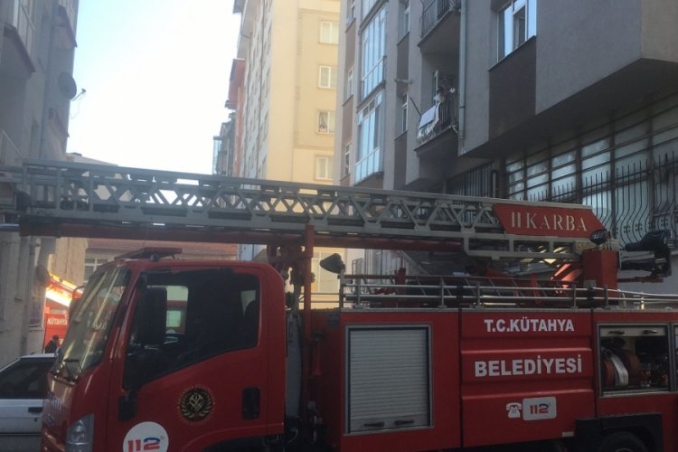 K&uuml;tahya'da 10 katlı binada yangın! 1'i bebek 3 kişi kurtarıldı
