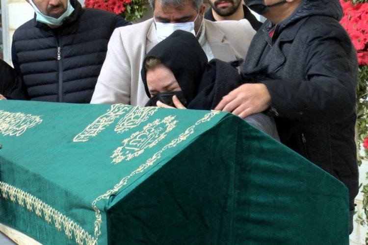 Şarkıcı Ceylan'ın babası son yolculuğuna uğurlandı