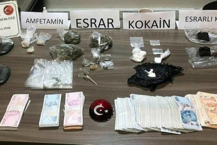 İzmir'de otomobilinde uyuşturucuyla yakalanan avukat tutuklandı