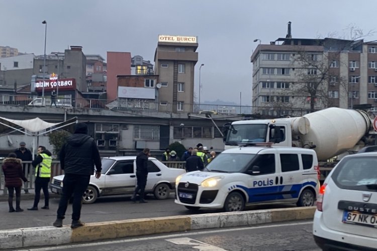 Beton mikseri otomobile &ccedil;arptı
