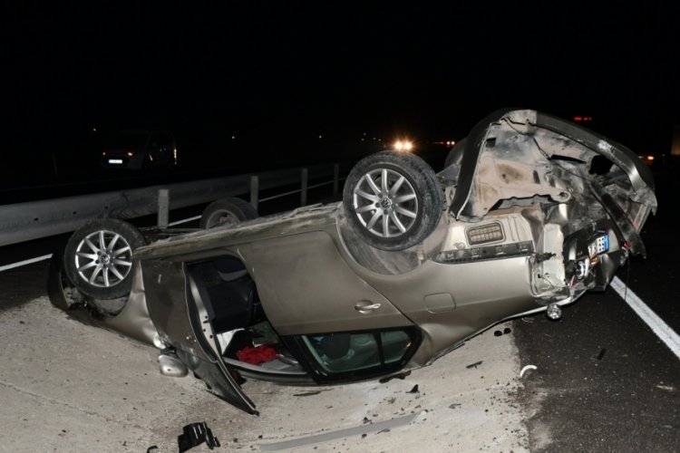 Aksaray'da otomobil ref&uuml;je takla attı: 3 yaralı