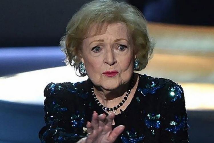 D&uuml;nyaca &uuml;nl&uuml; yıldız Betty White hayatını kaybetti
