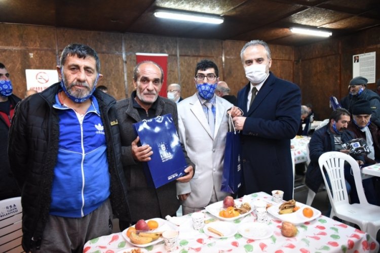 Bursa'da Başkan Aktaş, yeni yıla kimsesizlerle girdi