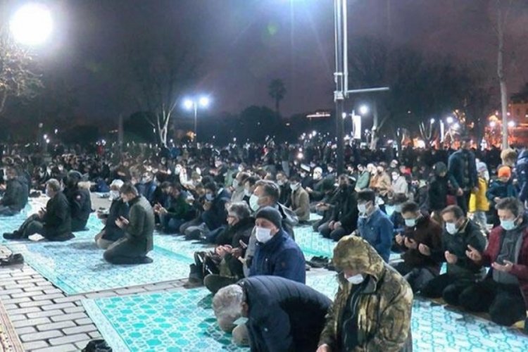 Ayasofya Camii'nde yılın ilk namazı