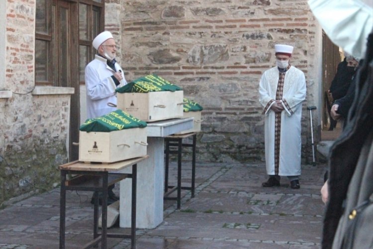 İzmir'deki yangında can veren kardeşlere veda...