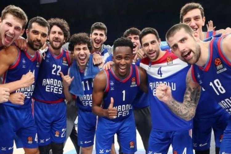 Anadolu Efes'te 7 oyuncu ve 1 teknik g&ouml;revli vir&uuml;se yakalandı!