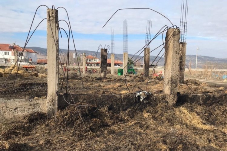 Denizli'de sevgilisinin babasına kızıp, saman balyalarını yaktı