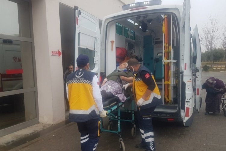 Adıyaman'da iki otomobil &ccedil;arpıştı: 3 yaralı