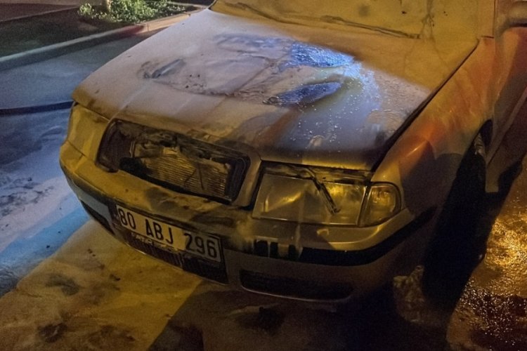 Hastane otoparkında &ccedil;ıkan otomobil yangını korkuttu