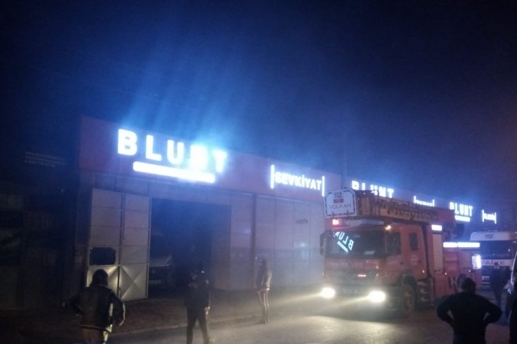 Bursa'da mobilya malzemeleri imalathanesinde korkutan yangın