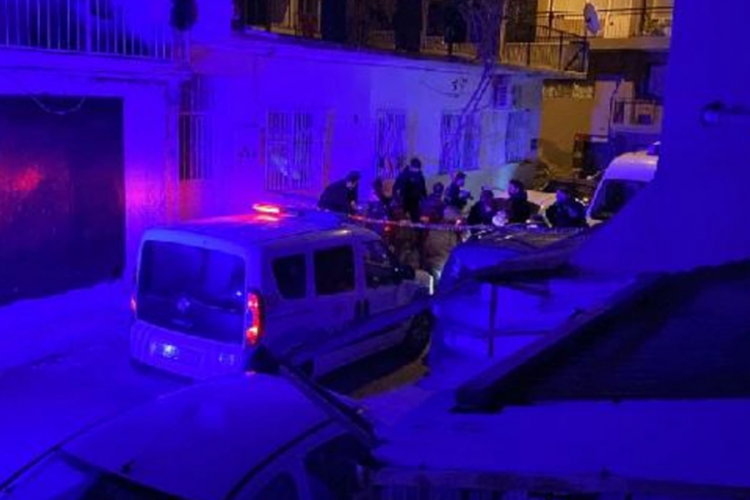 Otomobil i&ccedil;inde y&uuml;z&uuml; bezle sarılmış halde ceset bulundu