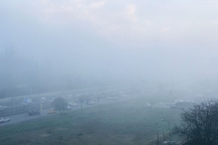 Bursa'da vatandaşlar sisli bir g&uuml;ne uyandı