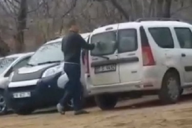 Bursa'da k&uuml;rekle ara&ccedil;ların camlarını kıran ş&uuml;pheli yakalandı