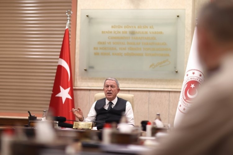 Bakan Hulusi Akar'dan komutanlarla toplantı