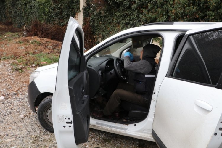Takip sonucu durdurulan ara&ccedil;ta tabanca ve balta ele ge&ccedil;irildi