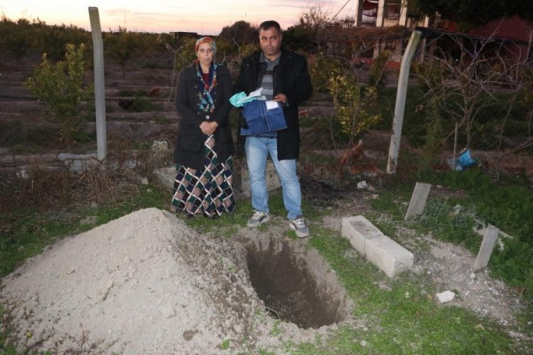 &Ouml;l&uuml; sanıp g&ouml;mmeye gittikleri bebekleri yolda ağlayınca yaşadığını fark ettiler