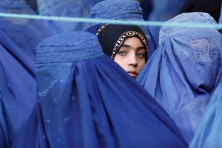 Taliban'dan kadınlara y&ouml;nelik yeni kısıtlamalar!