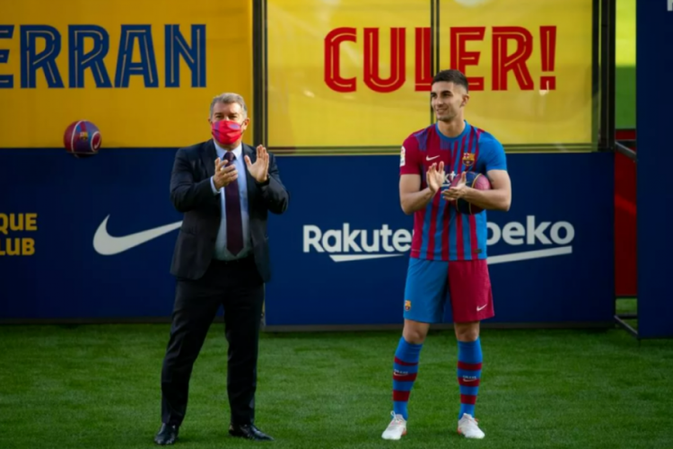 Barcelona, yeni transferi Ferran Torres'i tanıttı