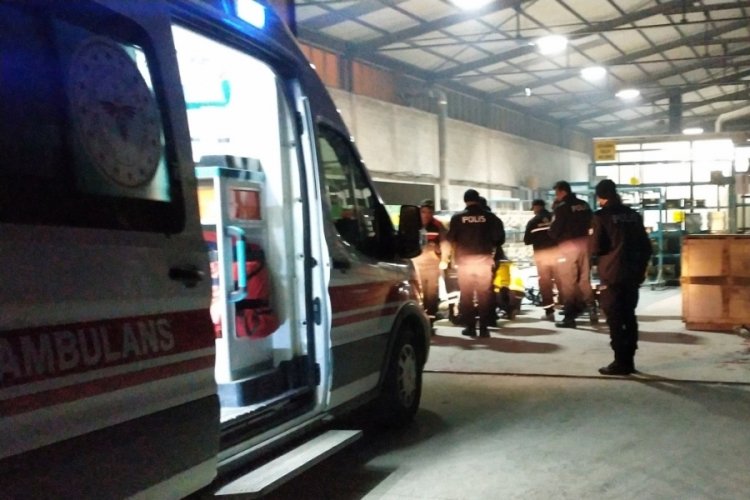 Serviste koltuk kavgası yaptığı arkadaşını iş yerindeki tartışmada &ouml;ld&uuml;rd&uuml;