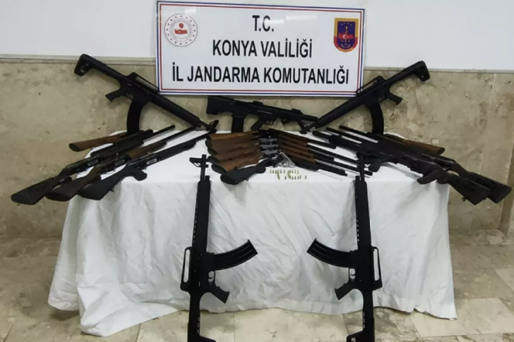 Konya'da bir imalathanede usuls&uuml;z &uuml;retilen 19 av t&uuml;feği ele ge&ccedil;irildi