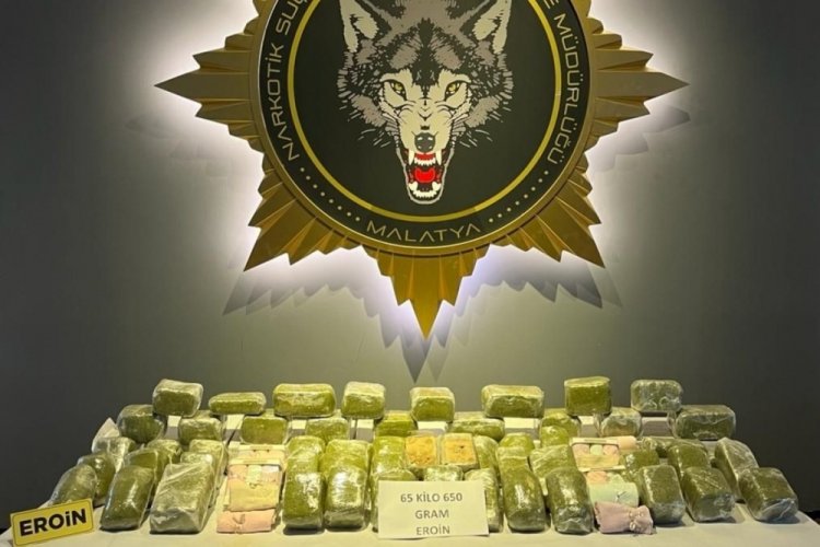 Malatya'da yolcu otob&uuml;s&uuml;nde 65 kilogram esrar ele ge&ccedil;irildi