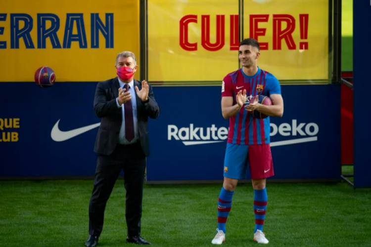 Barcelona'nın bug&uuml;n tanıttığı Ferran Torres'in Kovid-19 testi pozitif &ccedil;ıktı