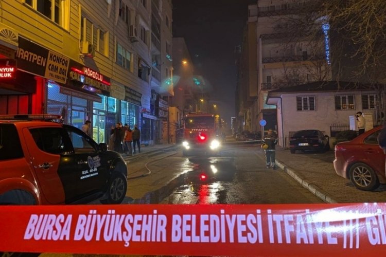 Bursa'da mobilya at&ouml;lyesi ve geri d&ouml;n&uuml;ş&uuml;m tesisinde yangın!