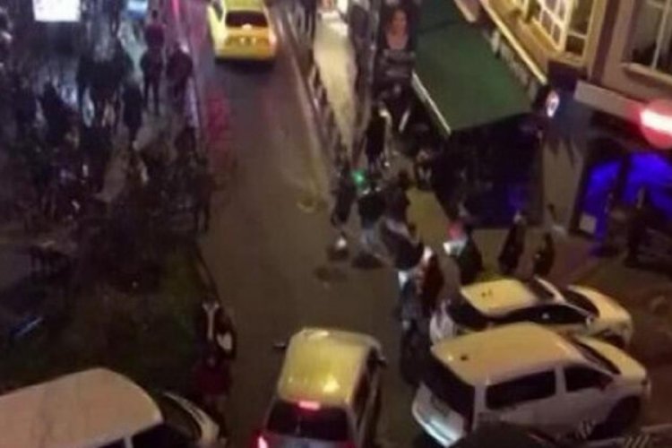 İstanbul'da kocasını bı&ccedil;akladı kızını rehin aldı