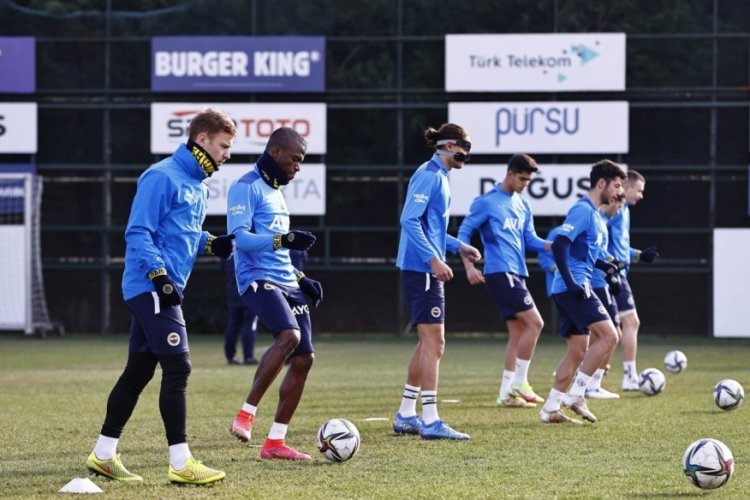 Fenerbah&ccedil;e, Adana Demirspor ma&ccedil;ı i&ccedil;in hazırlıklarını s&uuml;rd&uuml;rd&uuml;
