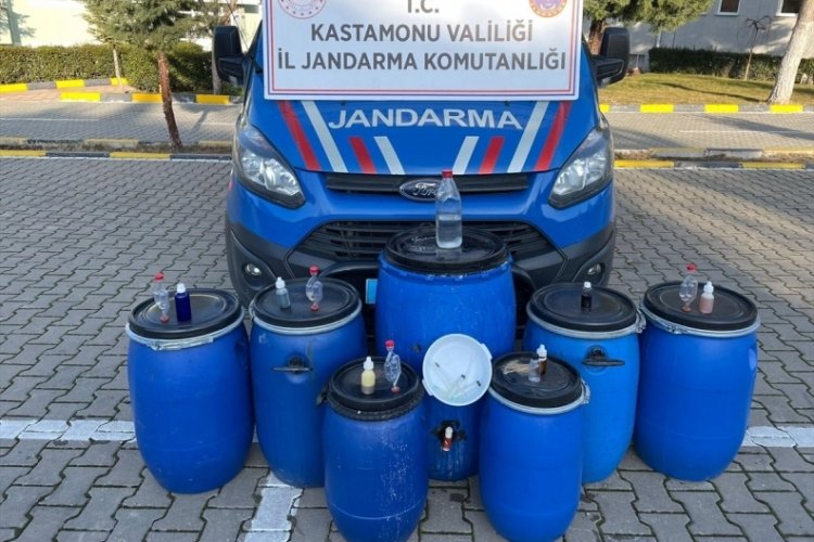 Sahte i&ccedil;ki kabusu bitmiyor! Kastamonu'da 420 litre ka&ccedil;ak i&ccedil;ki ele ge&ccedil;irildi
