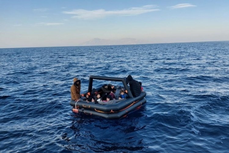 Bodrum'da 19 d&uuml;zensiz g&ouml;&ccedil;men kurtarıldı